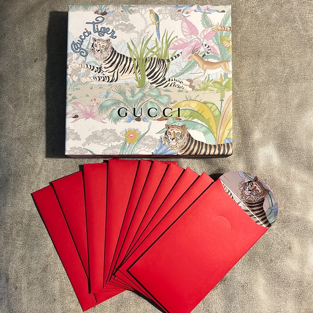 Gucci tiger box with 10 red envelopes and a pen.